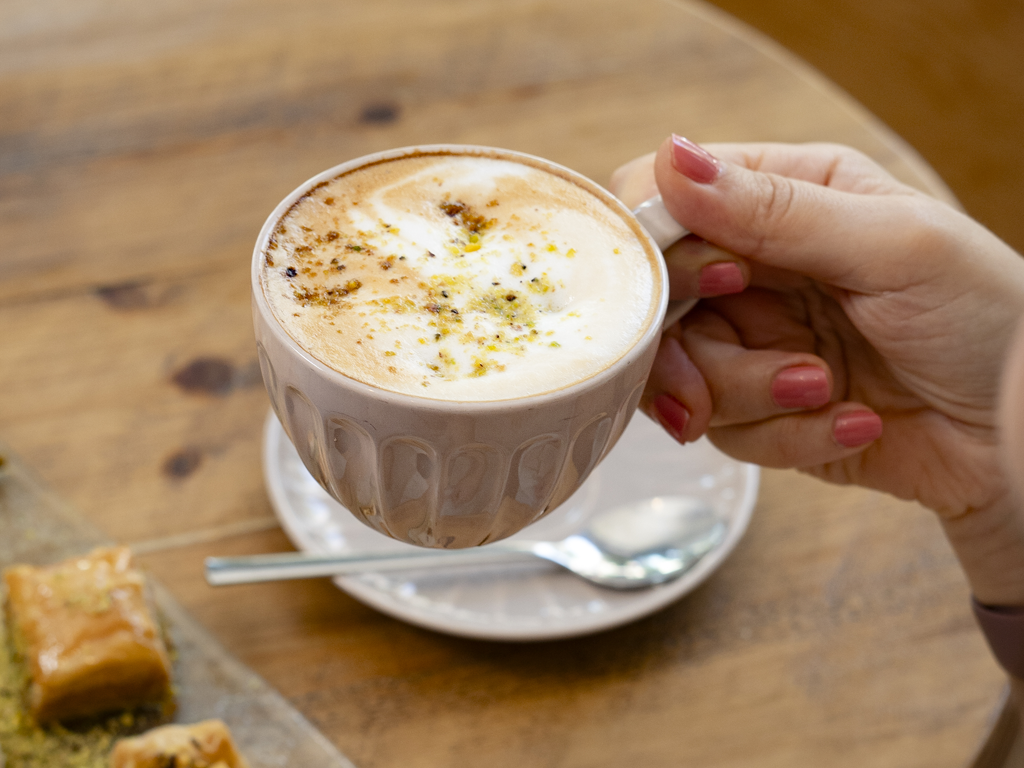 cafe latte con pistachio en madrid