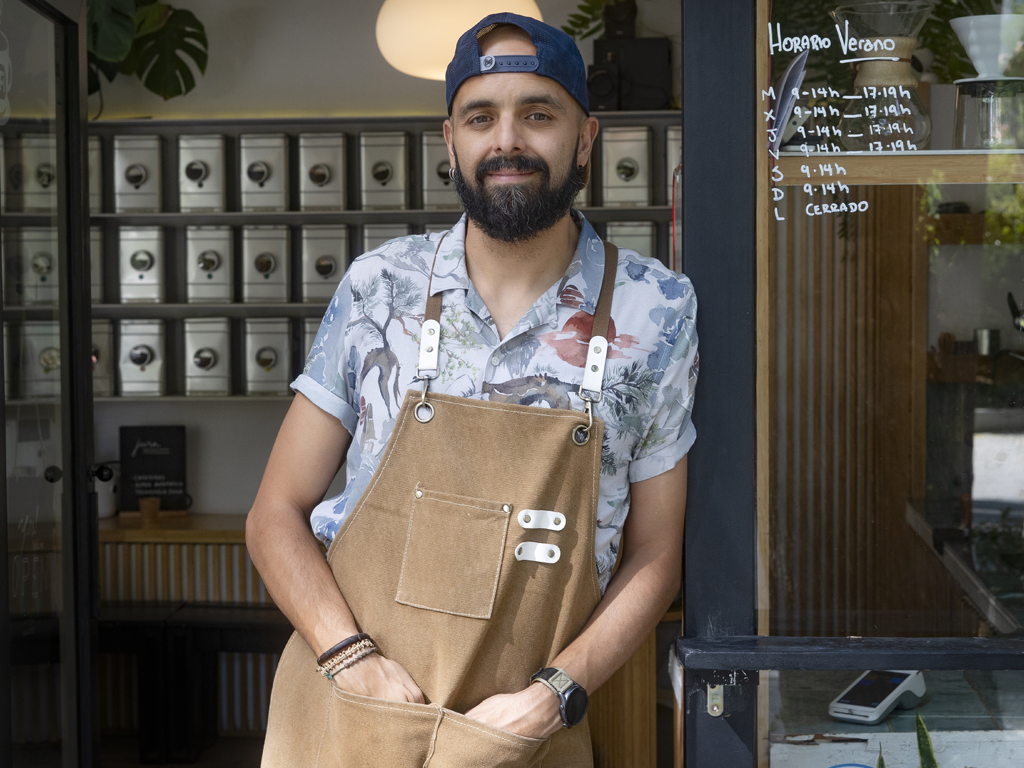 Barista de cafe de especialidad en Camberi