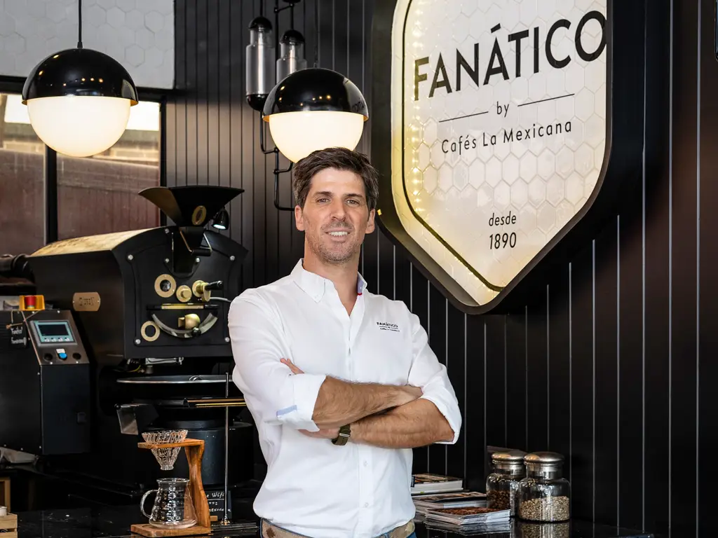 Dueño de Fanático café by La Mexicana