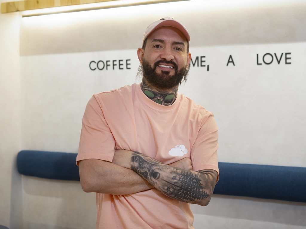 Landy Alberto, dueño de cafetería de especialidad