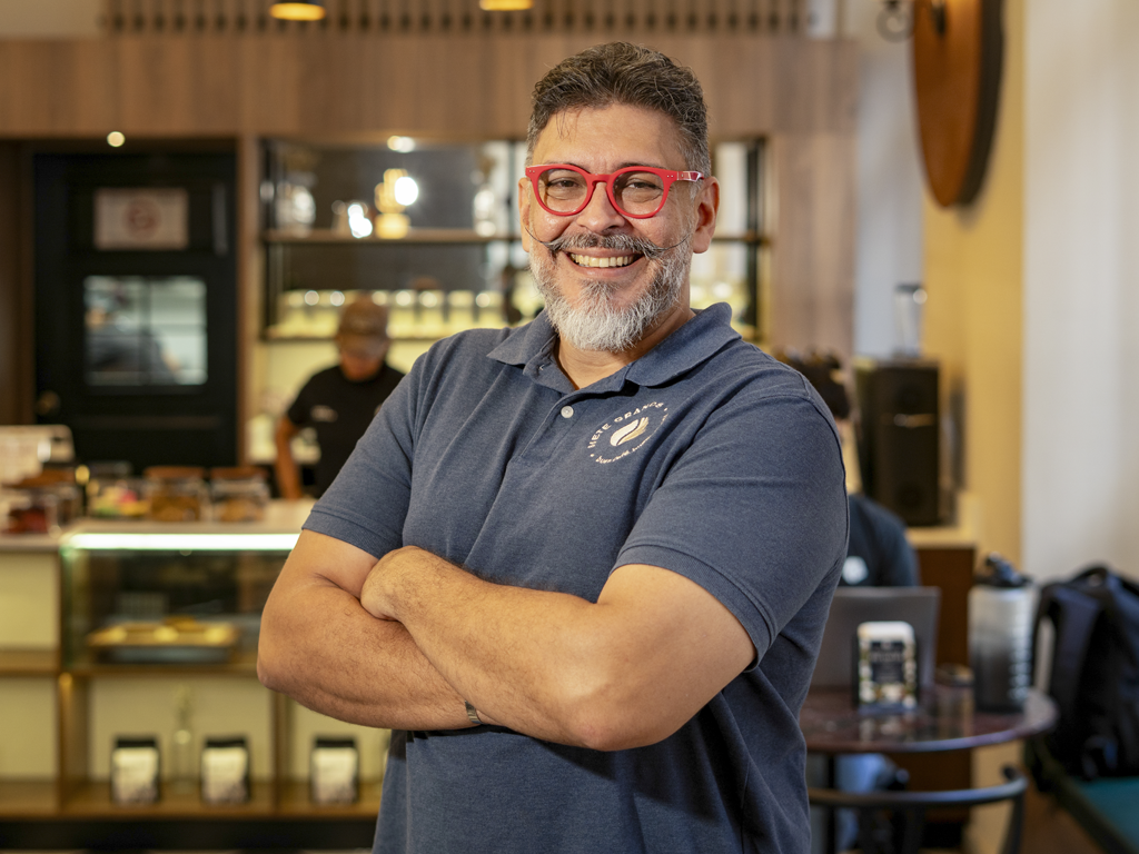 Amael Candanedo propietario de siete granos cafetería en Panamá